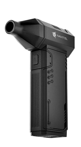 Czarny Navitel, przenośny waporyzator, na białym tle. Ma cylindryczną dyszę i prostokątny korpus z elementami designu.