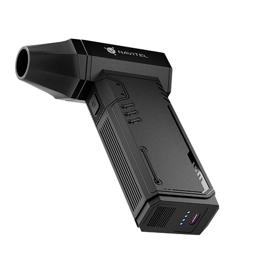Czarne urządzenie Navitel na białym tle. Ma cylindryczną dyszę i prostokątny korpus z przyciskami i światłami.