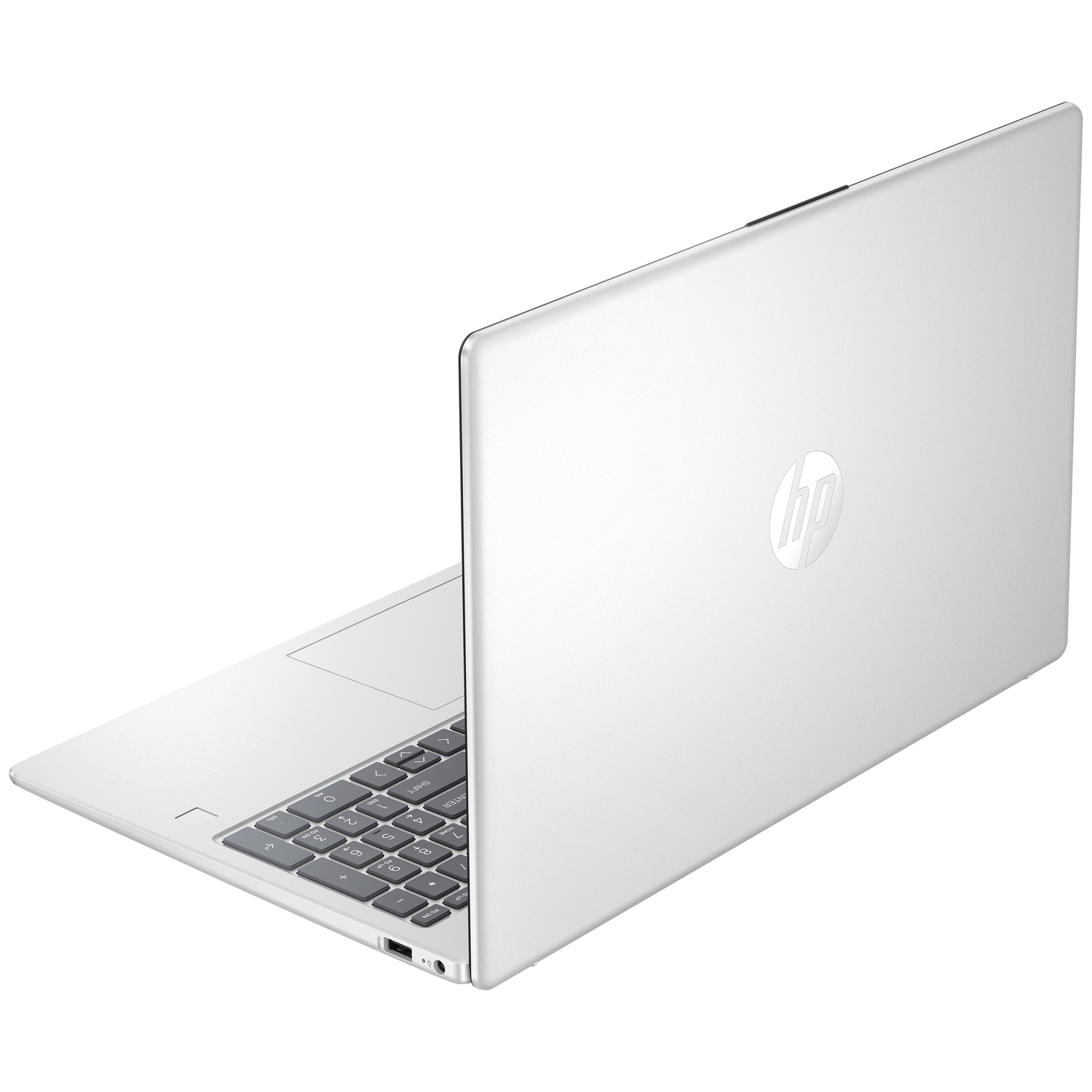 Een zilveren HP-laptop is open, met het toetsenbord en scherm. Het HP-logo is zichtbaar op de achterkant. De achtergrond is wit.