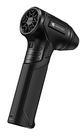 Czarne urządzenie przenośne z wentylatorowym wierzchem, uchwytem i napisem 'NAVITEL'. Urządzenie jest czarne.