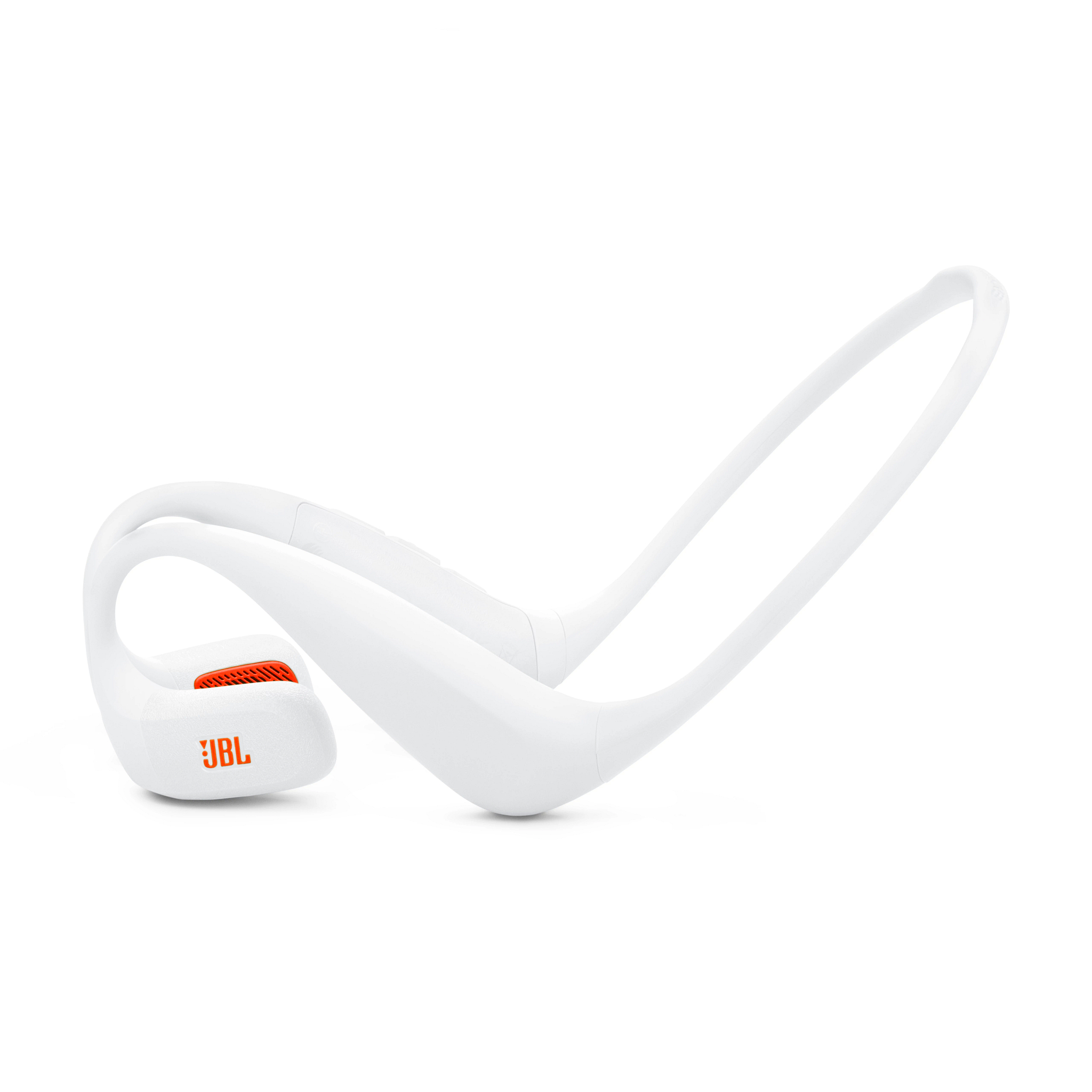 Weiße JBL-Knochenschallkopfhörer mit orangefarbenen Akzenten. Das Logo ist sichtbar.