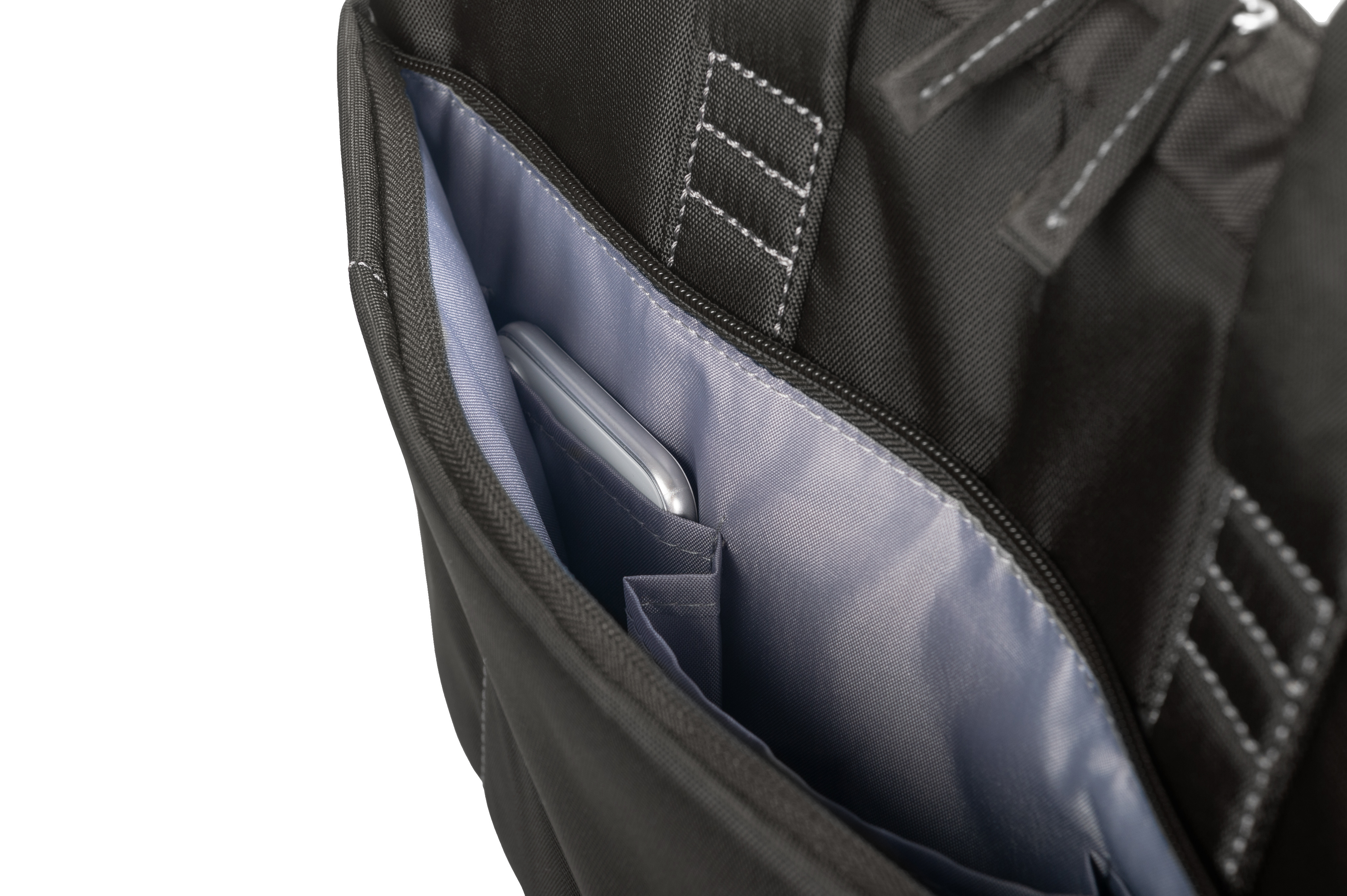 Czarna torba z szarym wnętrzem i telefonem w środku. Widoczne białe szwy.