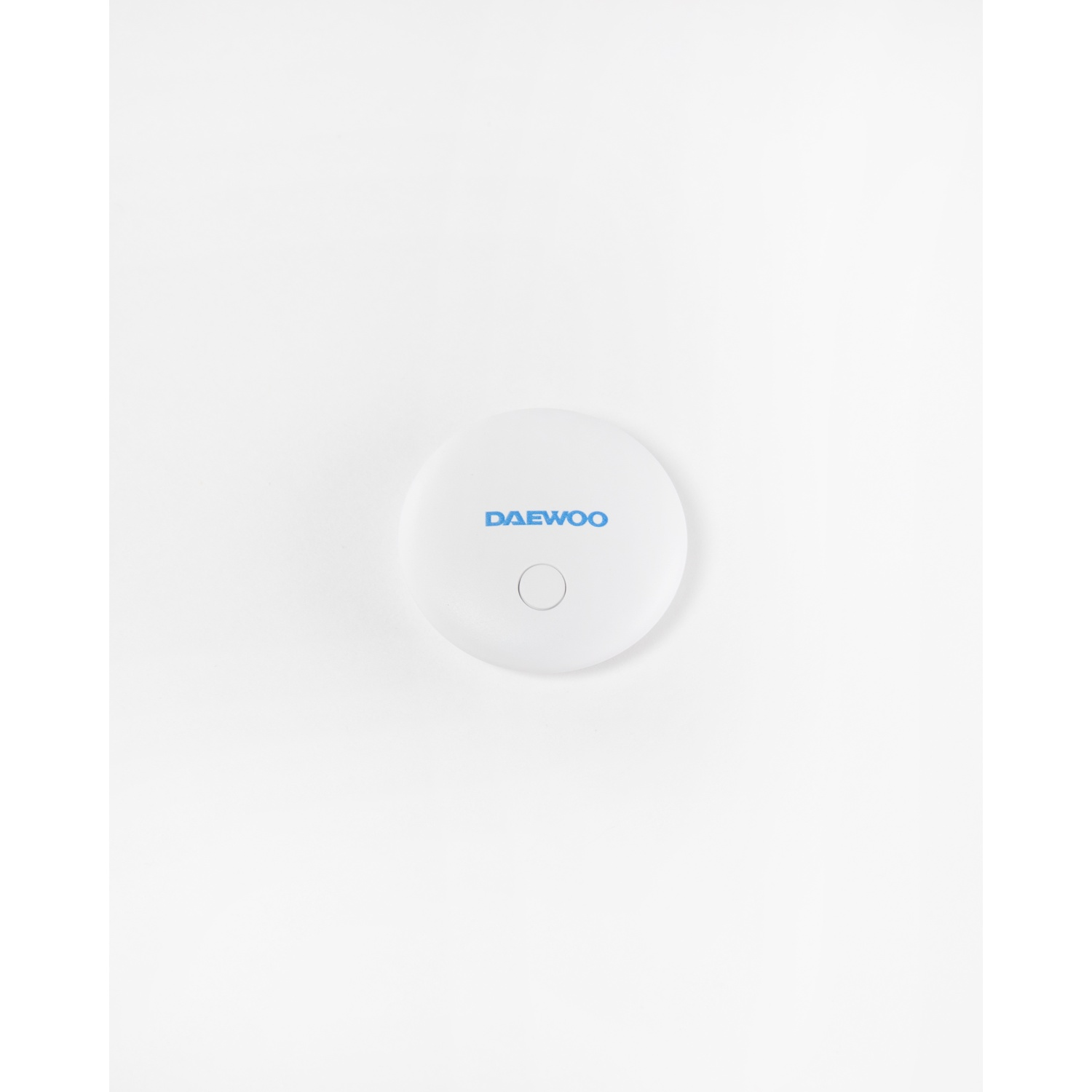 Un dispositivo bianco e circolare con la parola 'DAEWOO' in blu e un piccolo cerchio. Lo sfondo è bianco.