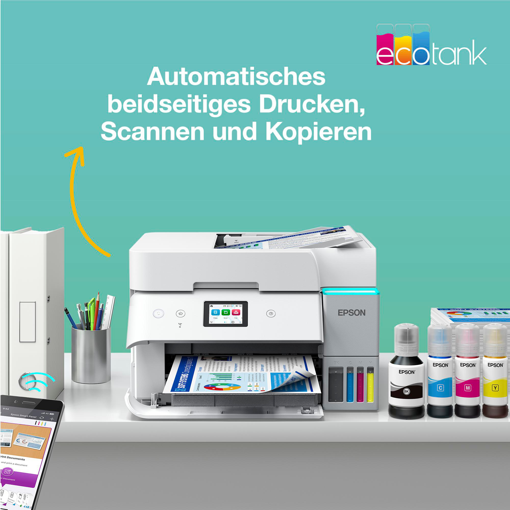 Ein Epson-Drucker mit Papier, daneben Tintenflaschen, ein Smartphone und Text auf Deutsch: Automatisches Drucken, Scannen und Kopieren.