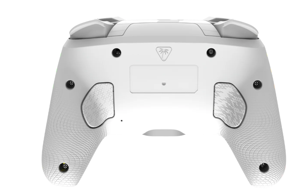 Rückseite des weißen Gamecontrollers. Mit Knöpfen, Griffen und Handflächenauflagen. Schwarze Schrauben und ein Logo sind sichtbar.