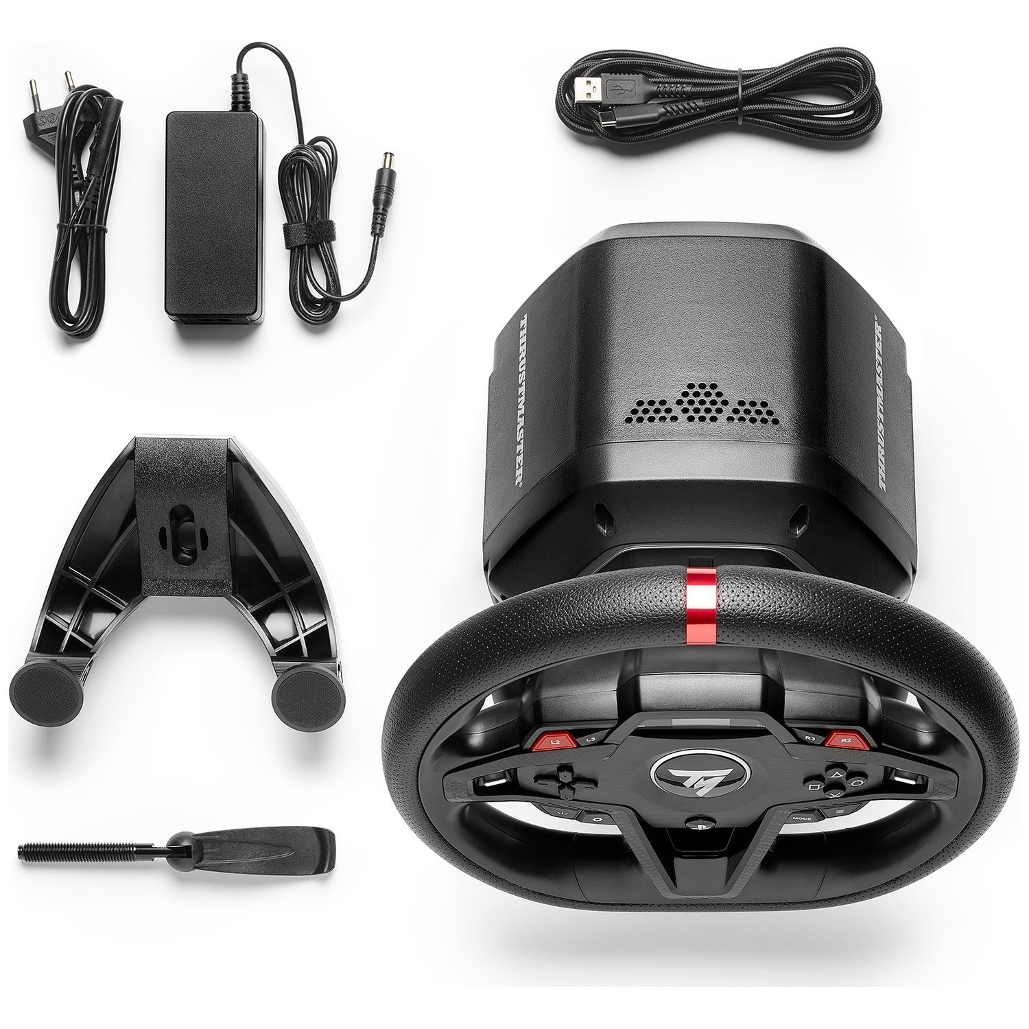 Un volant de course noir avec une rayure rouge, un adaptateur secteur, un câble USB, un support et un tournevis sur fond blanc.