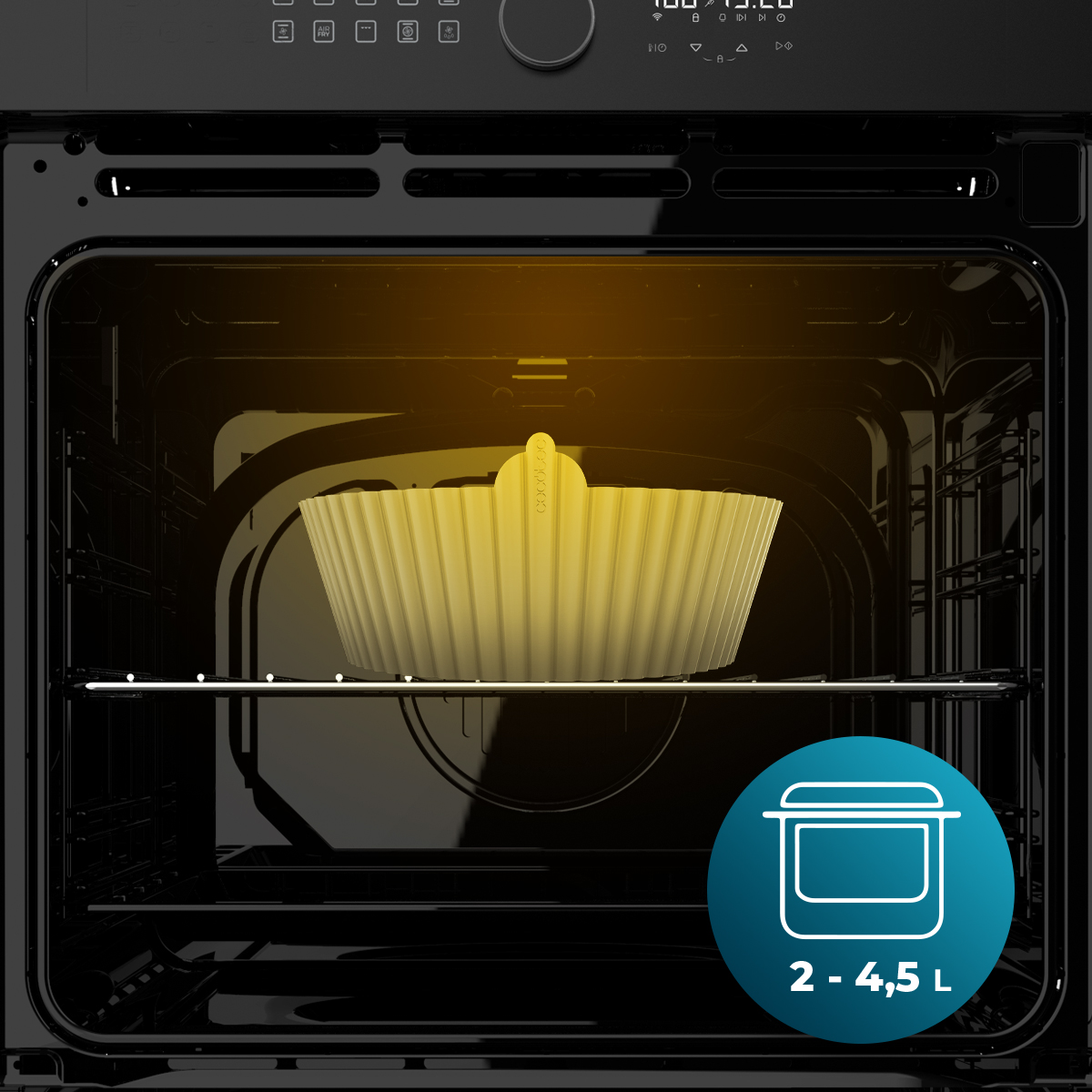Dentro de un horno negro, un molde para hornear de silicona amarilla está sobre una rejilla. La puerta del horno está abierta. Un icono azul indica 2-4.5L.