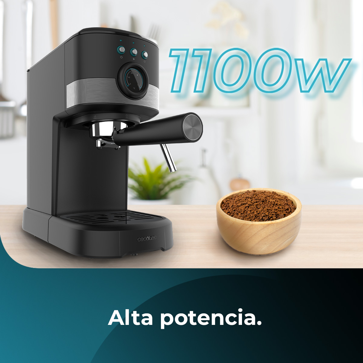 Máquina de espresso negra, 110W, con un cuenco de madera con café molido sobre una mesa de madera. El texto 'Alta potencia' está abajo.