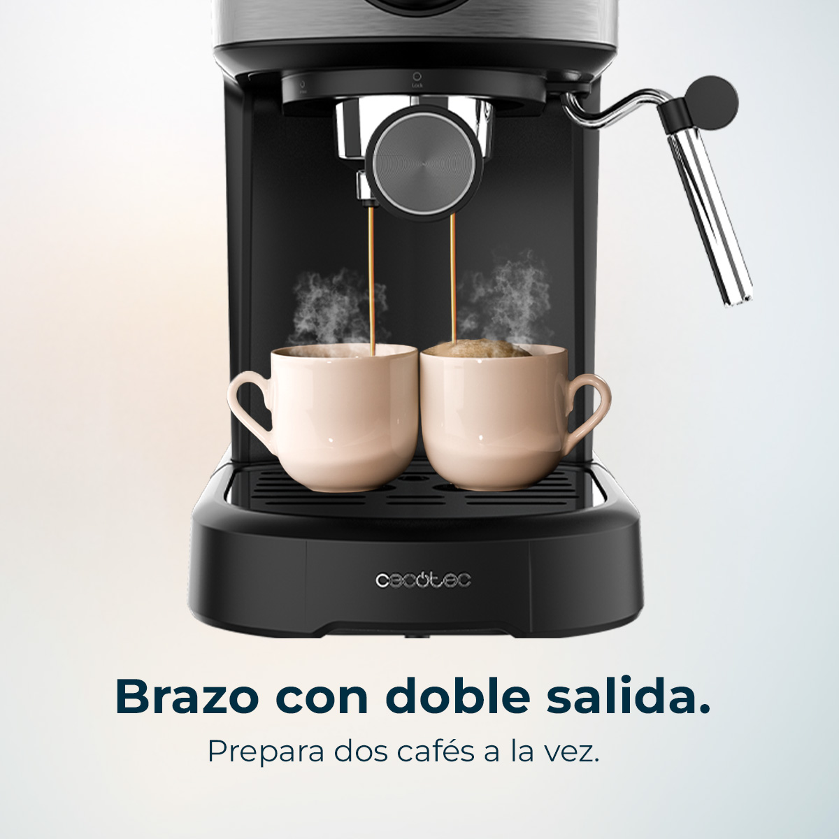 Máquina de café preparando café en dos tazas. El vapor se eleva. La máquina es negra y plateada.