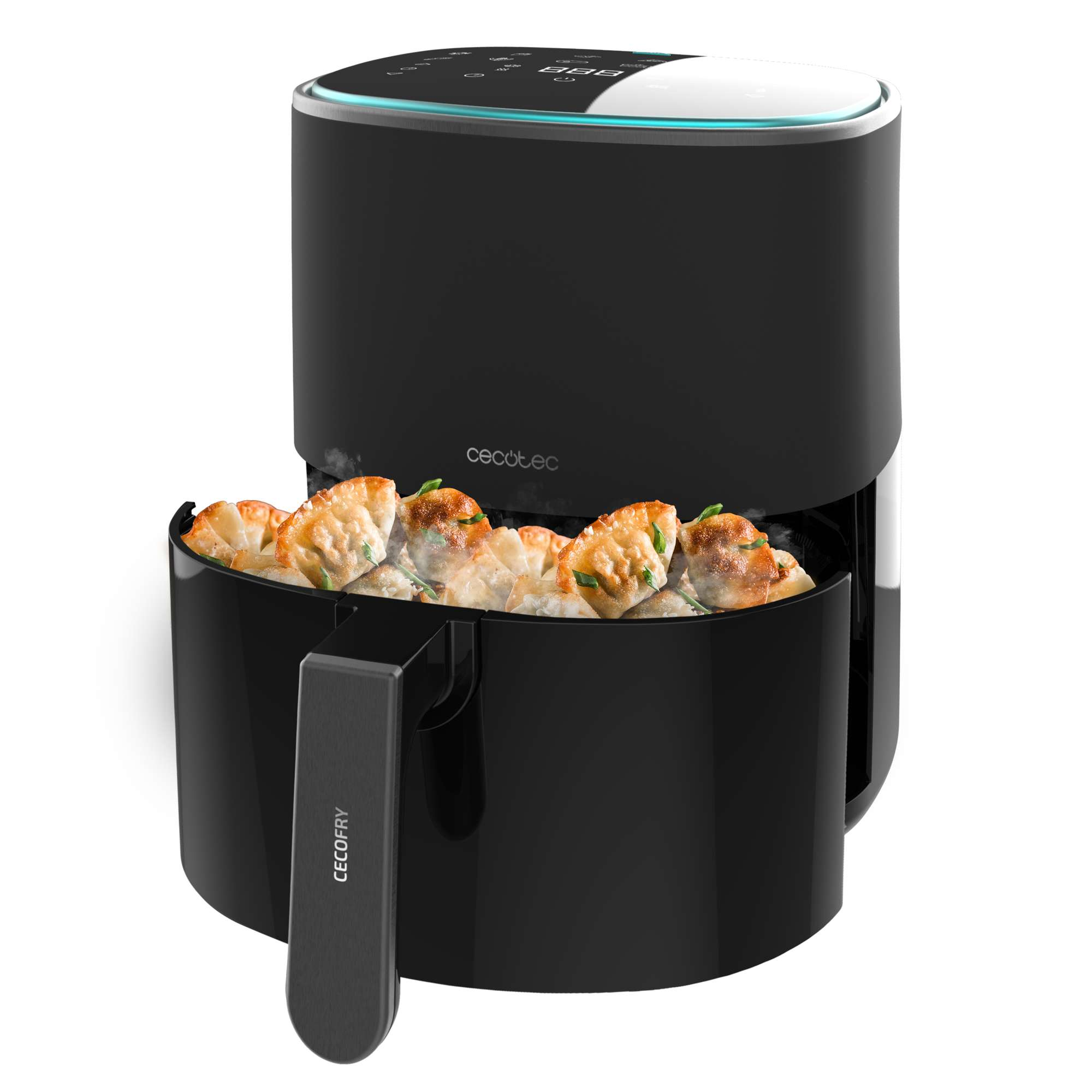 Freidora de aire negra con empanadillas dentro. Sale vapor de la comida. La marca es Cecotec.