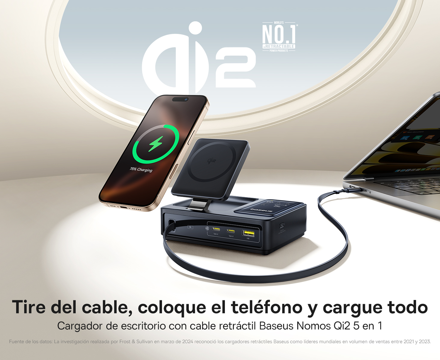Un teléfono cargando inalámbricamente, una estación de carga negra, un portátil conectado y texto sobre la carga. El fondo está borroso.