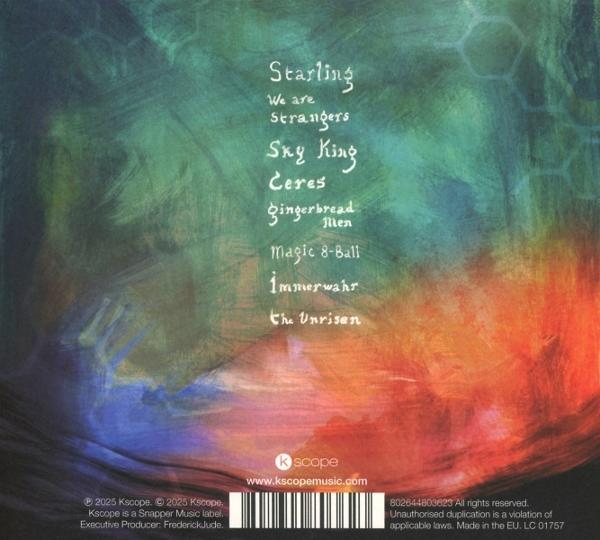 Albumcover mit weißen Songtiteln auf farbenfrohem Hintergrund. Kscope-Logo und Urheberrechtsinformationen unten.