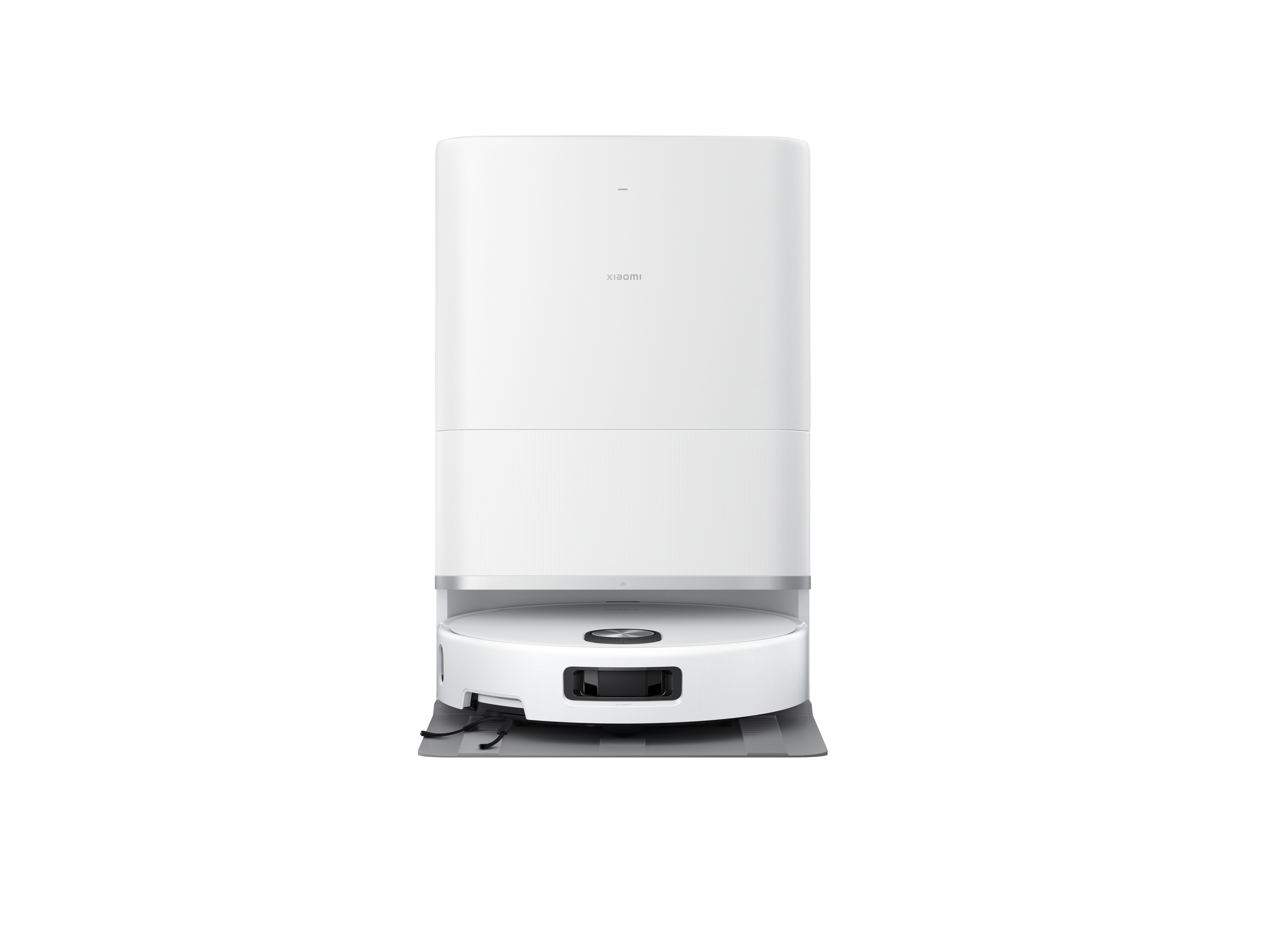 Ein weißer Xiaomi-Roboterstaubsauger und seine Ladestation stehen auf einer weißen Oberfläche.