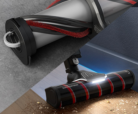 Zbliżenie głowicy szczotki odkurzacza, z czerwonym włosiem i szczotką do parkietu, z cząsteczkami kurzu na drewnianej podłodze.