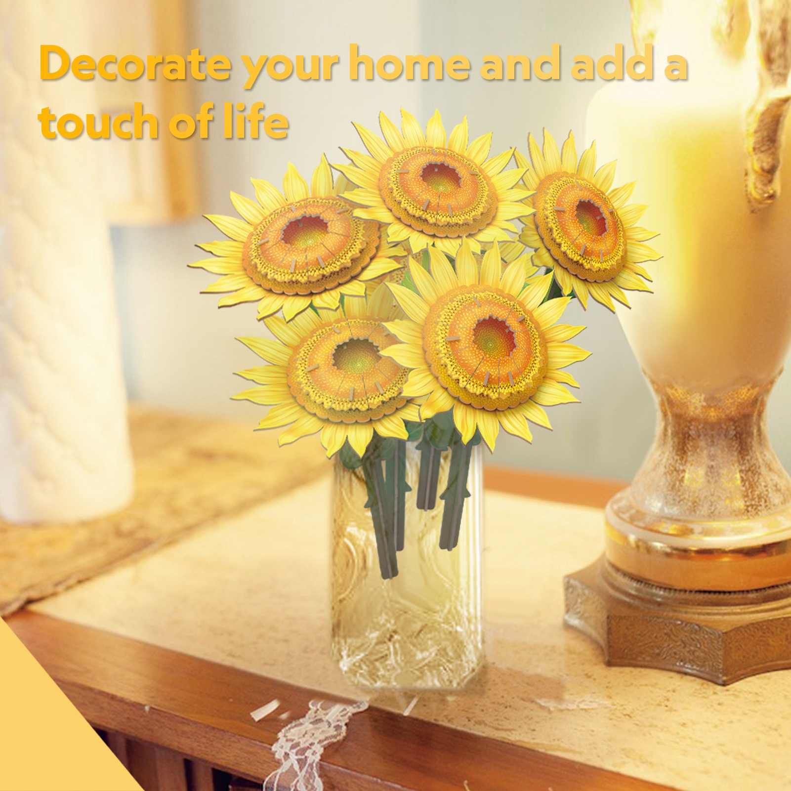 Wazon słoneczników na stole, z lampą i dekoracją. Słoneczniki są żółte i pomarańczowe.