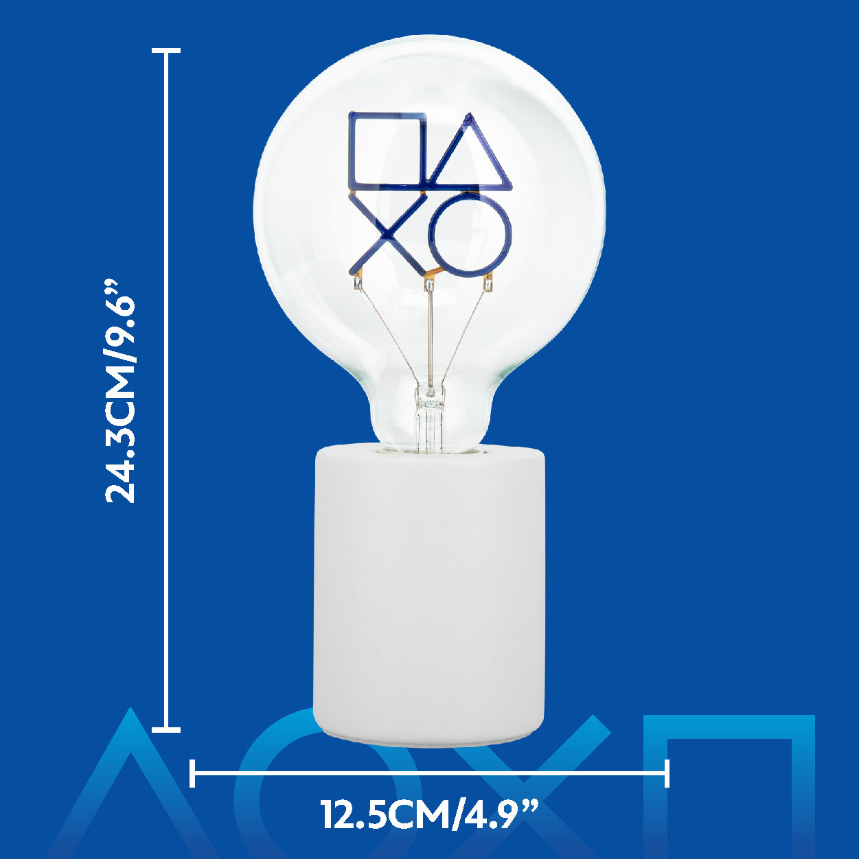 Eine Glühbirne mit PlayStation-Symbolen, auf weißem Sockel. Maße: 24,3 cm/9,6" hoch und 12,5 cm/4,9" breit.
