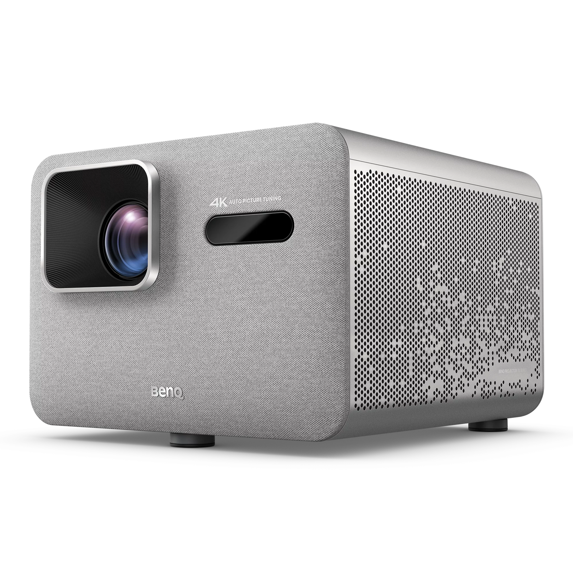 Ein grauer BenQ 4K-Projektor. Er hat eine Linse, Lüftungslöcher und einen schwarzen Akzent. Der Hintergrund ist schwarz.