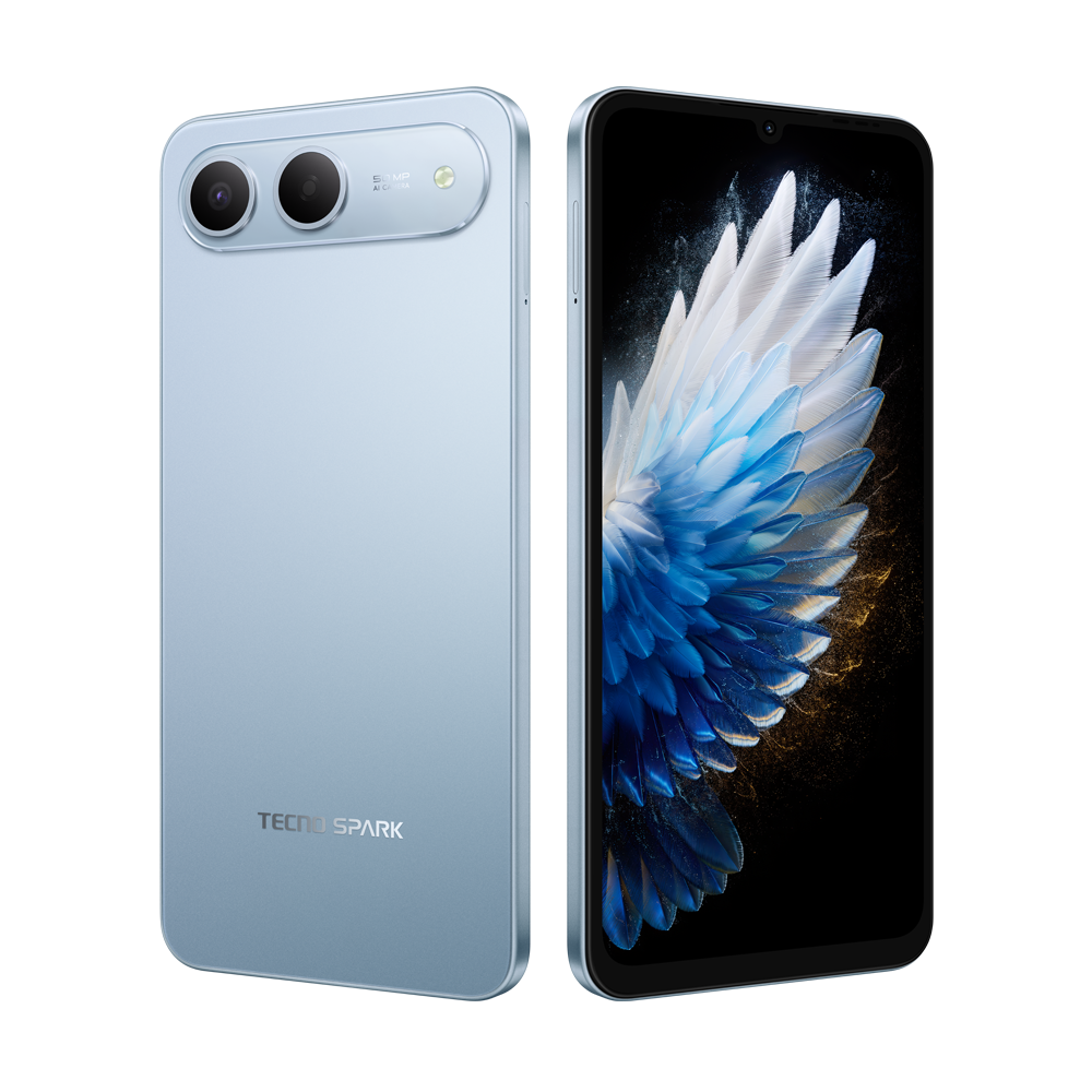 Açık mavi bir Tecno Spark telefon. Arkasında üç kamera lensi var. Ekranda renkli soyut bir tasarım görüntüleniyor.