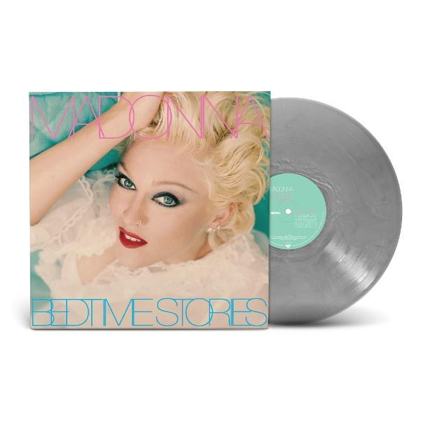 Cover von Madonnas Album „Bedtime Stories“. Zeigt Madonna mit blonden Haaren, rotem Lippenstift und einer silbernen Schallplatte.
