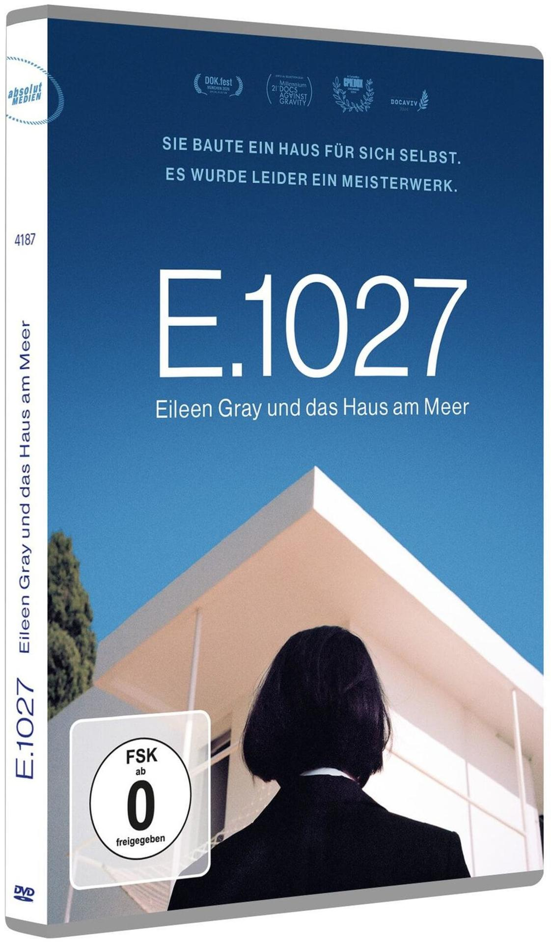 DVD-Cover. Eine Frau blickt auf ein weißes Gebäude. Text: E.1027, Eileen Gray und das Haus am Meer.