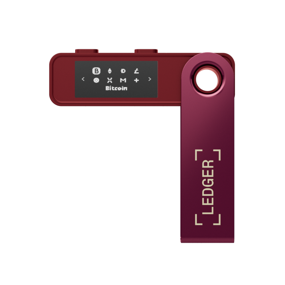 Ein weinrotes Ledger-Hardware-Wallet auf schwarzem Hintergrund. Der Bildschirm zeigt Krypto-Symbole. Der Name Ledger steht auf der rechten Seite.