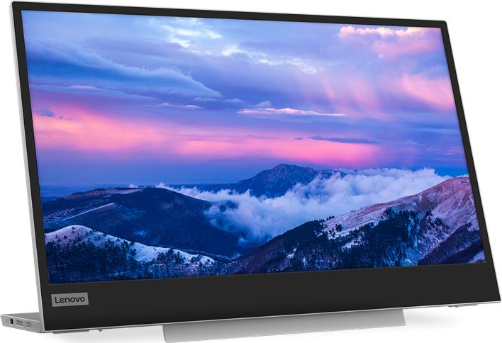 Il monitor Lenovo mostra una scena di montagna con nuvole e cielo colorato. Supporto argentato, cornice nera e logo Lenovo.