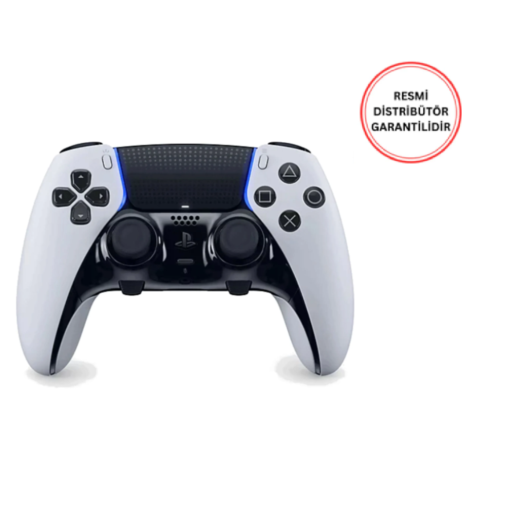 Beyaz ve siyah bir PlayStation 5 kontrolcüsü. Düğmeler ve joystick'ler görülebilir. Kırmızı ve beyaz bir daire 'Resmi Distribütör Garantili' der.