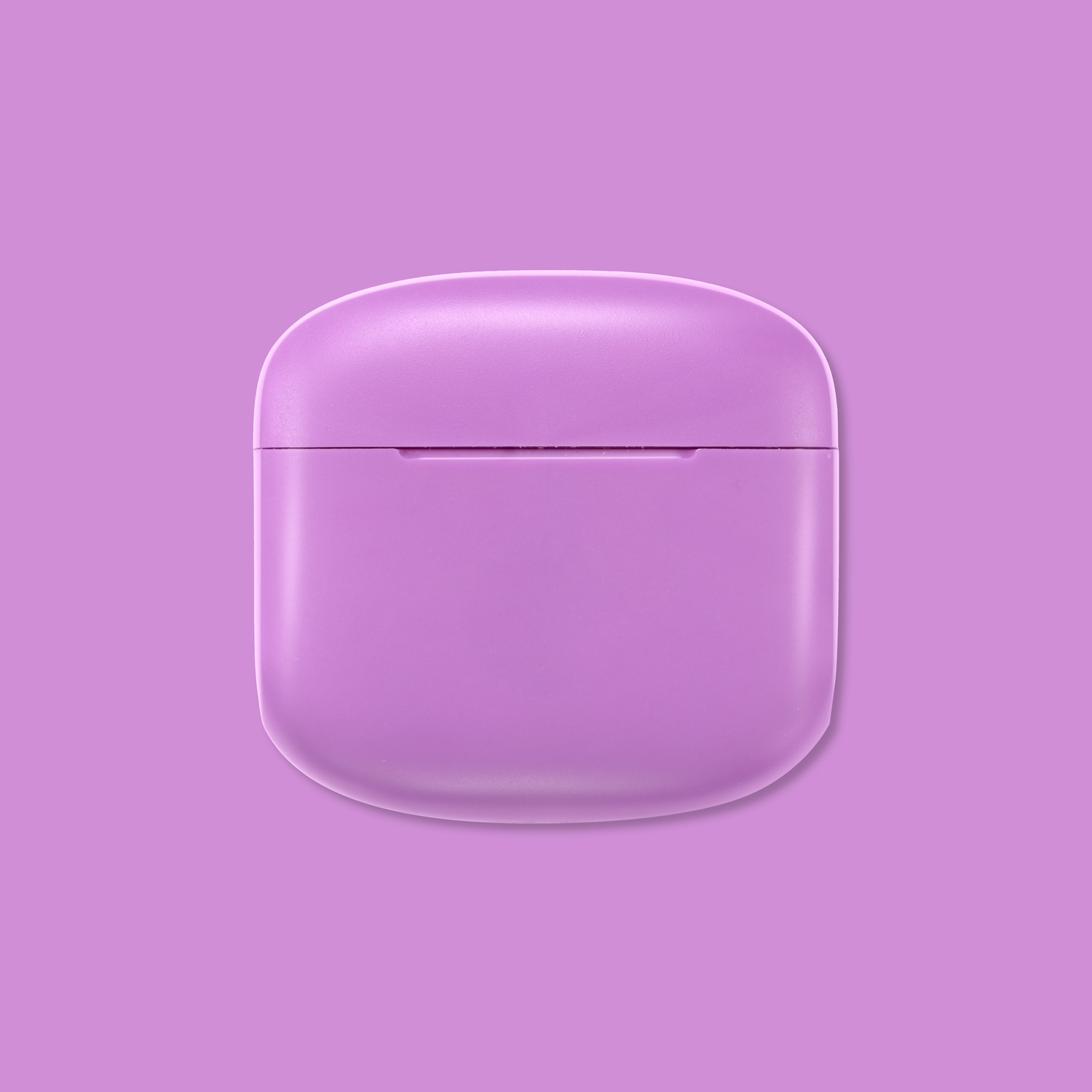Primo piano di una custodia rettangolare arrotondata chiusa, color lavanda, per auricolari, su sfondo lavanda abbinato.