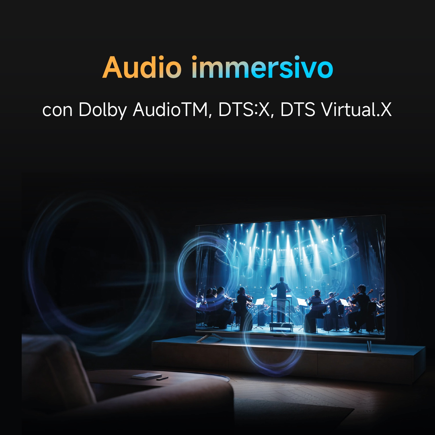 TV con orchestra. Testo: Audio immersivo. Con Dolby AudioTM, DTS:X e DTS Virtual.X. Anelli che emanano dalla TV.