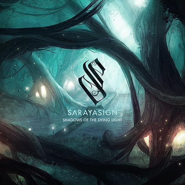 Dunkler Wald mit leuchtenden Lichtern. Ein Logo liest sich 'SARAYASIGN' und 'Shadows of the Dying Light'. Äste rahmen die Szene ein.