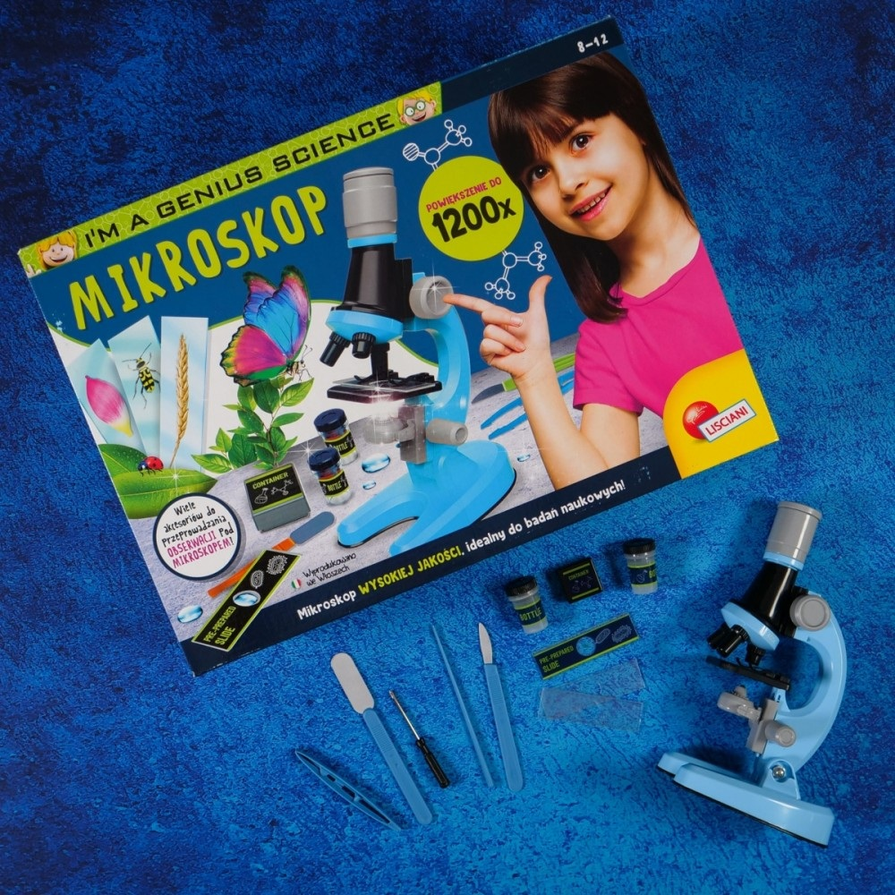 Niebieski zestaw mikroskopowy z pudełkiem pokazującym dziewczynkę i mikroskop. Zawiera narzędzia i pojemniki na próbki. Niebieskie tło.