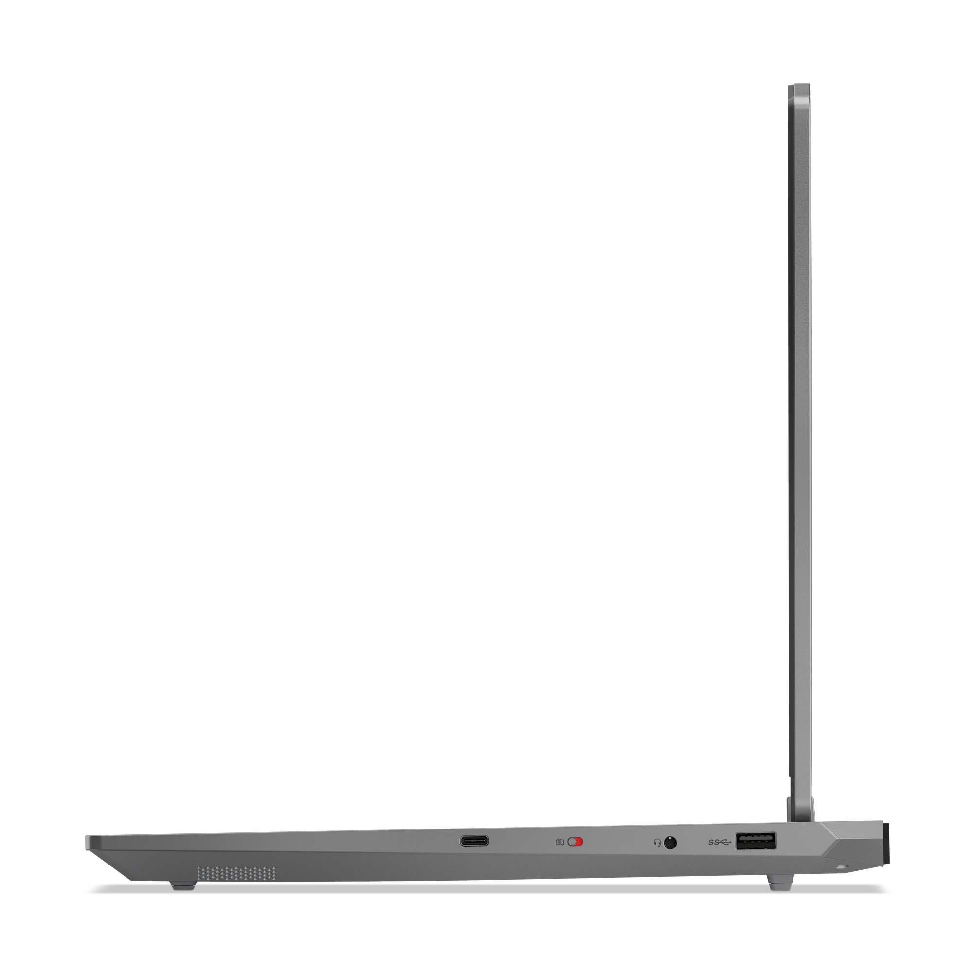 Widok z boku szarego laptopa na czarnym tle. Ekran jest otwarty. Widoczne są porty i otwory wentylacyjne.