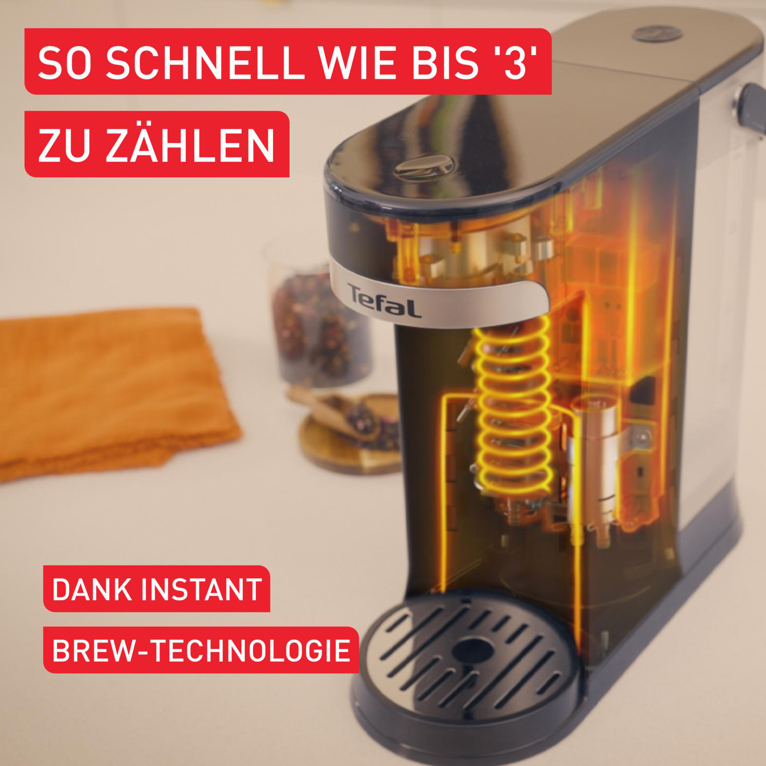 Eine Tefal-Kaffeemaschine mit einem Ausschnitt, der die Heizelemente zeigt. Text sagt 'Brühtechnologie'.