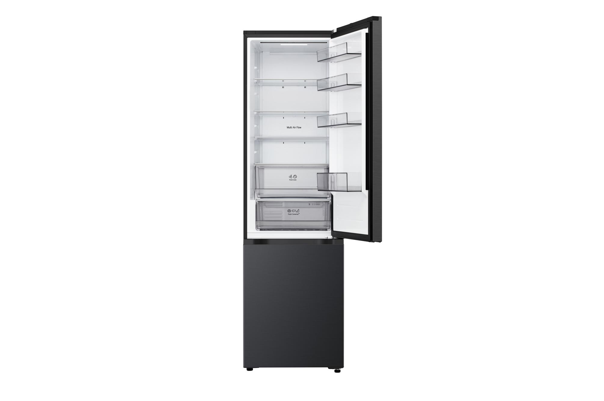 Offener schwarzer Kühlschrank. Im Inneren befinden sich Regale, Schubladen und das Etikett 'Multi Air Flow'. Die Tür ist nach rechts geöffnet.