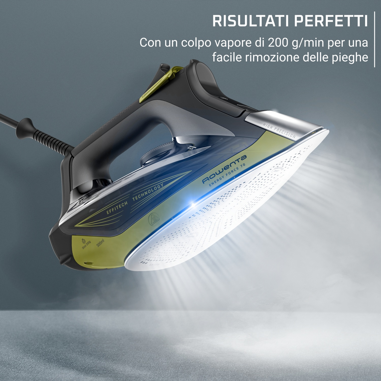 Un ferro da stiro Rowenta, nero e verde, angolato, che emette vapore. Il testo recita 'RISULTATI PERFETTI' e menziona 200 g/min di vapore per rimuovere le pieghe.