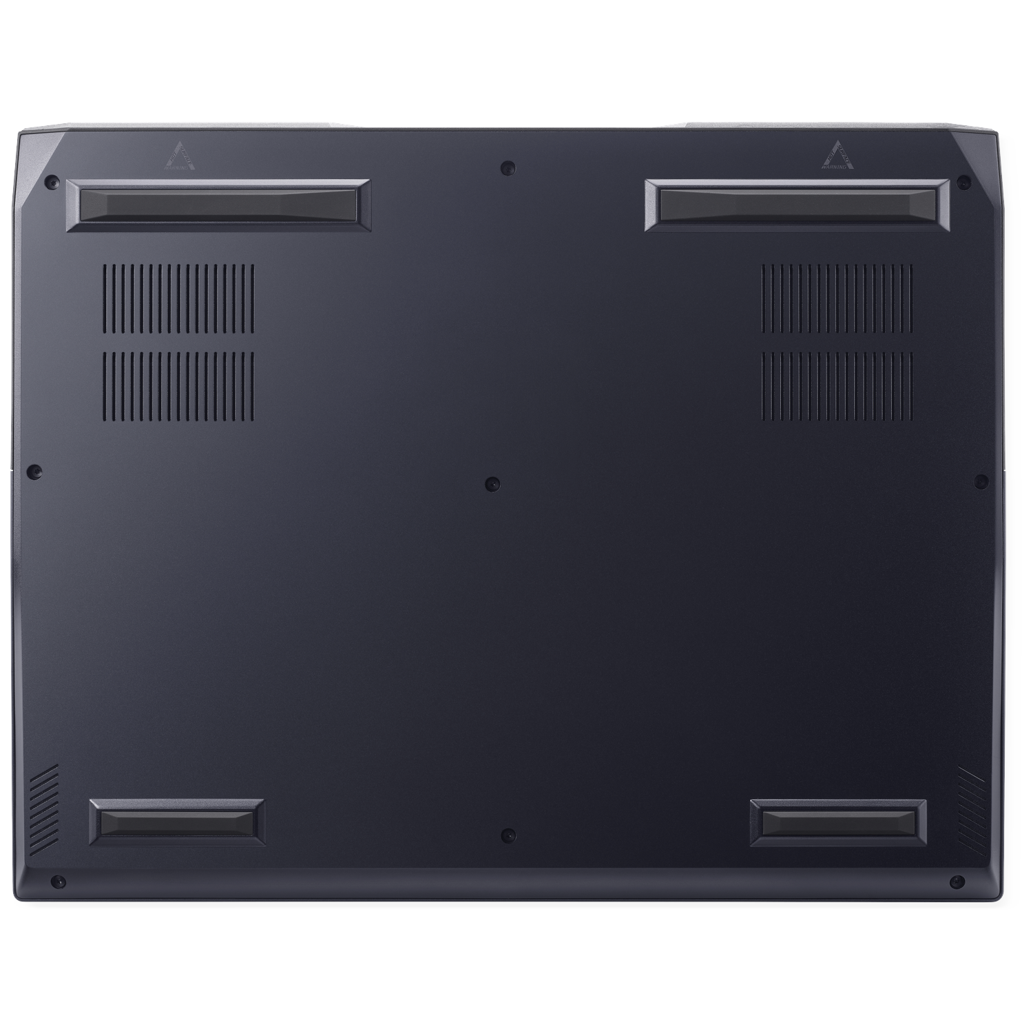 De onderkant van een donkergrijze laptop. Het heeft ventilatieopeningen, schroeven en rubberen voetjes. Waarschuwingstriangels zijn zichtbaar bovenaan.