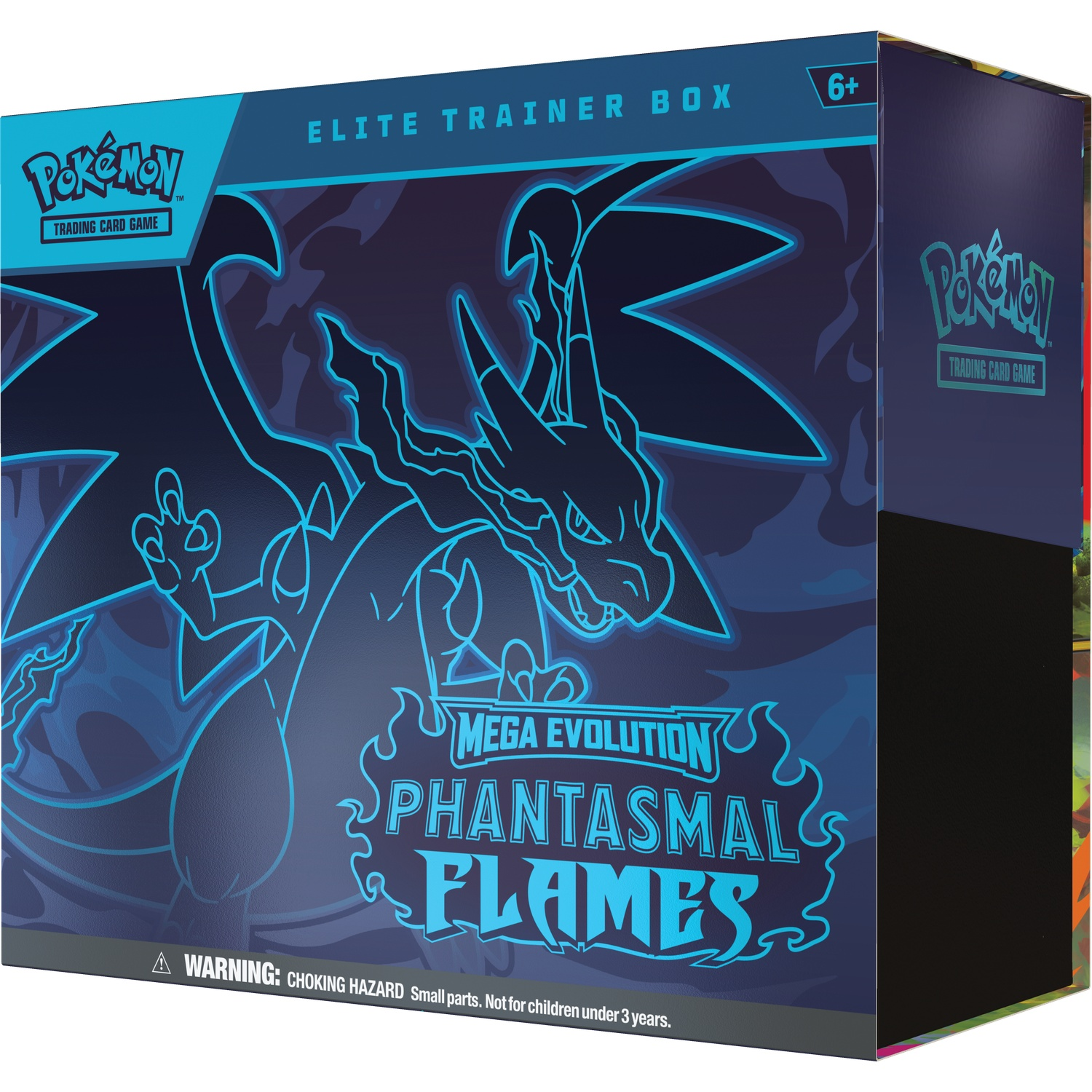 Een Pokemon Elite Trainer Box. Het heeft een blauw Charizard-ontwerp met 'Phantasmal Flames' tekst en een waarschuwing voor verstikkingsgevaar.