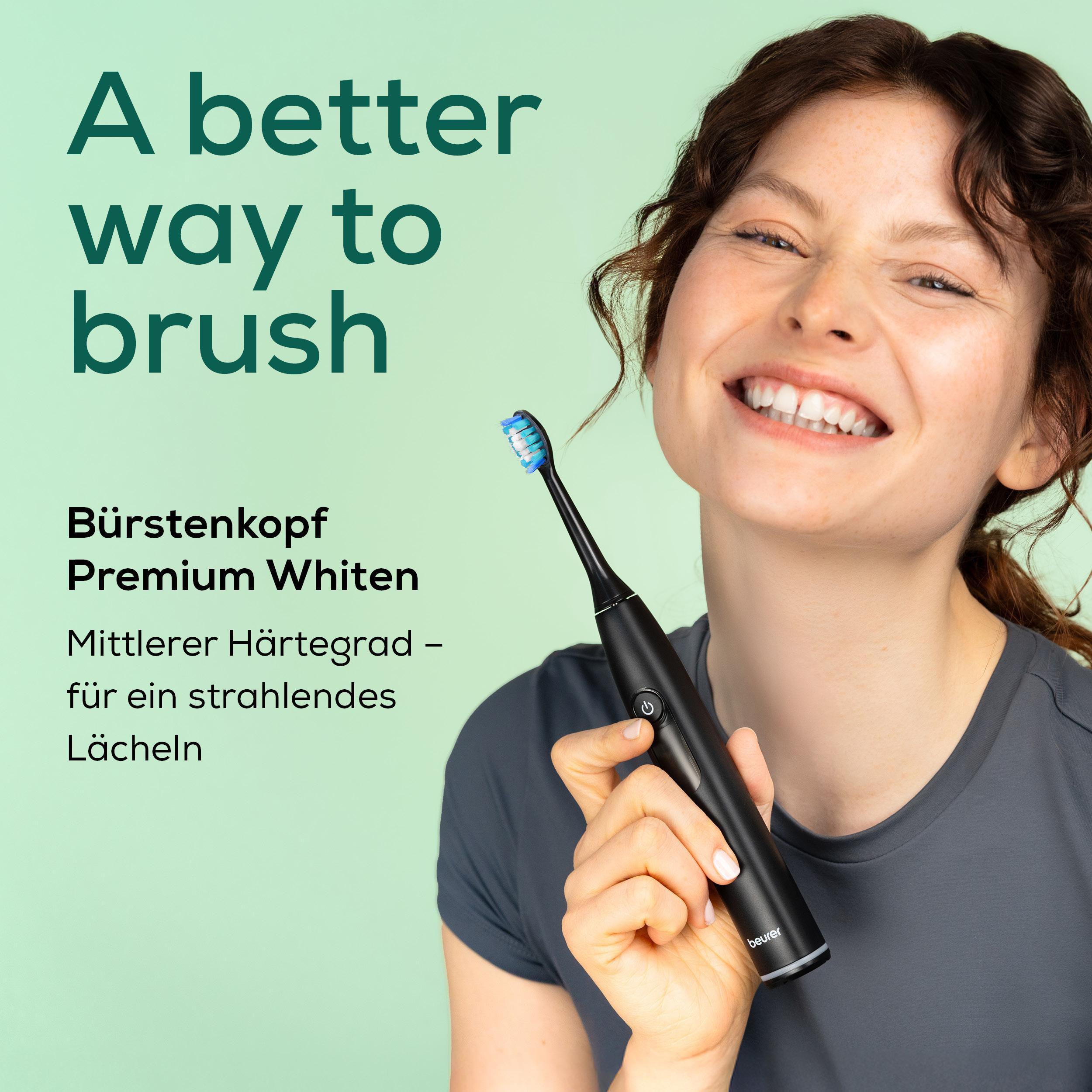 Eine Frau lächelt und hält eine schwarze elektrische Zahnbürste. Text: 'A better way to brush' und Produktdetails.