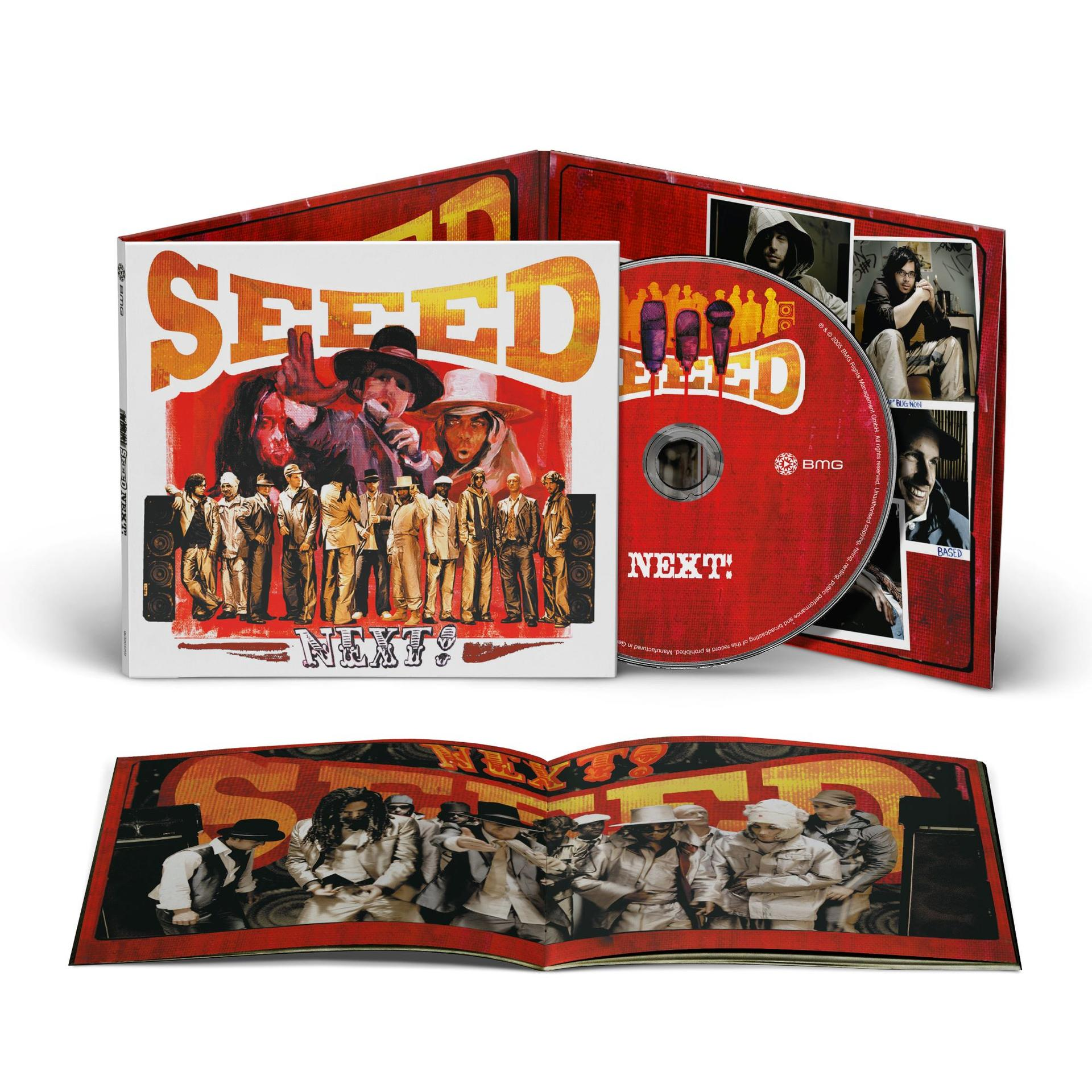 Geöffnete CD-Hülle mit SEEED-Albumcover. Die Frontseite zeigt Bandmitglieder. Die CD zeigt 'NEXT!' und Mikrofone. Innen Fotos.