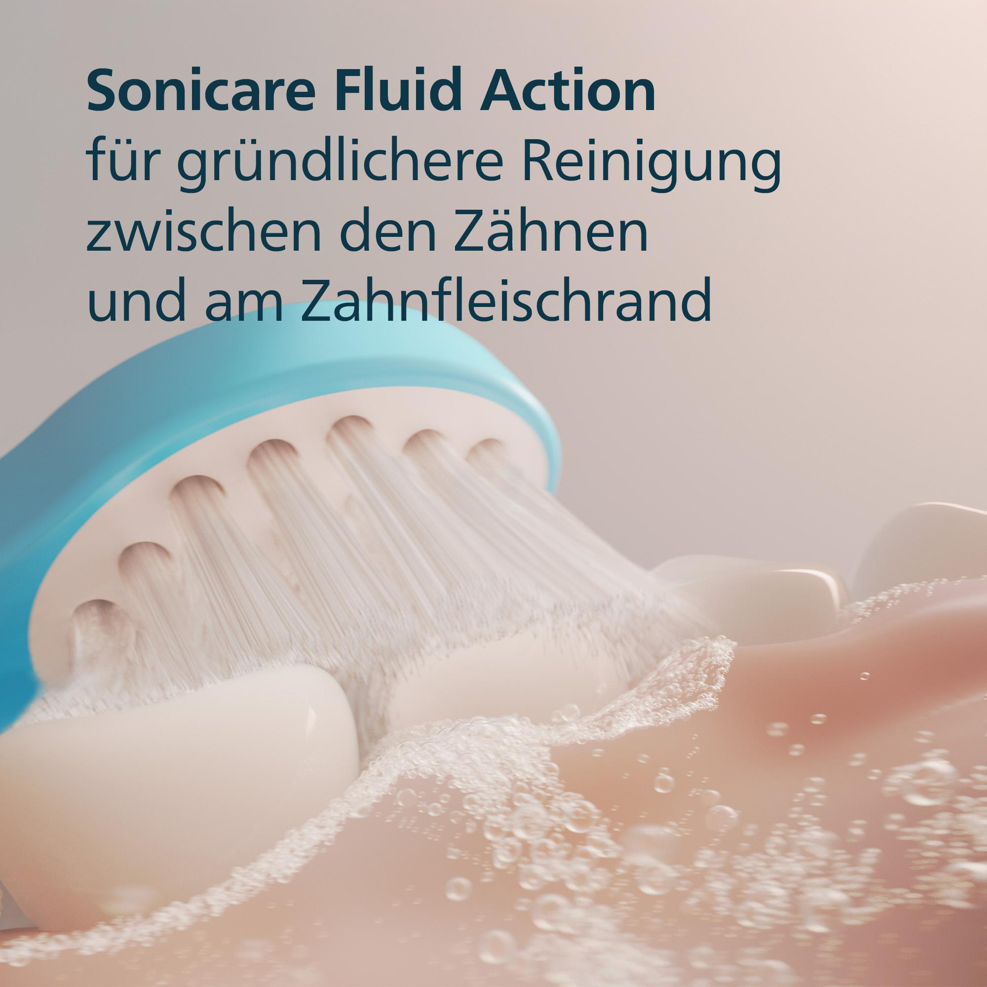 Nahaufnahme einer Zahnbürste, die Zähne putzt. Die Bürste ist blau, die Zähne weiß. Blasen um die Zähne herum.
