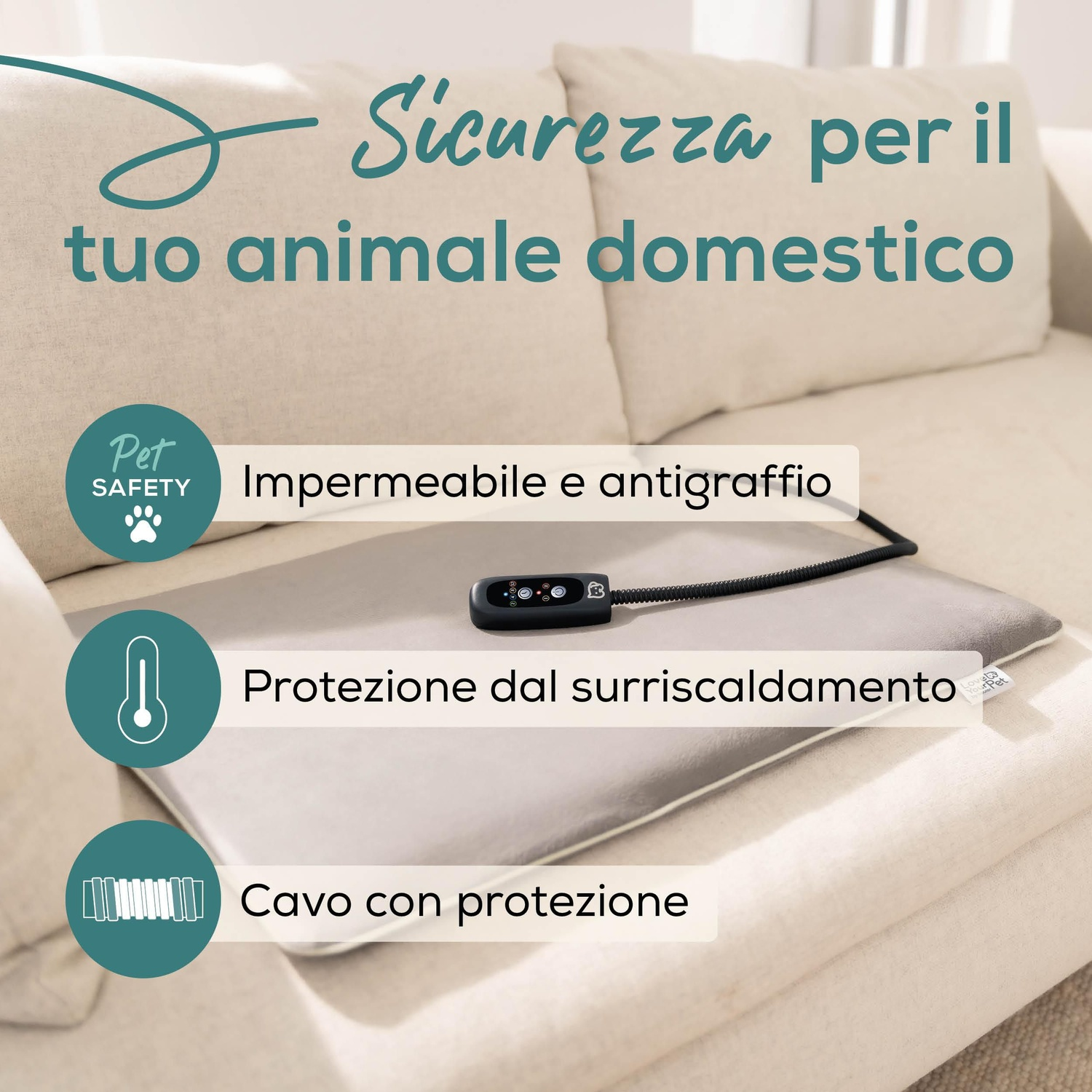 Un prodotto per la sicurezza degli animali domestici su un divano. Il testo recita 'Sicurezza per il tuo animale domestico'. Caratteristiche: impermeabile, antigraffio, protezione da surriscaldamento.