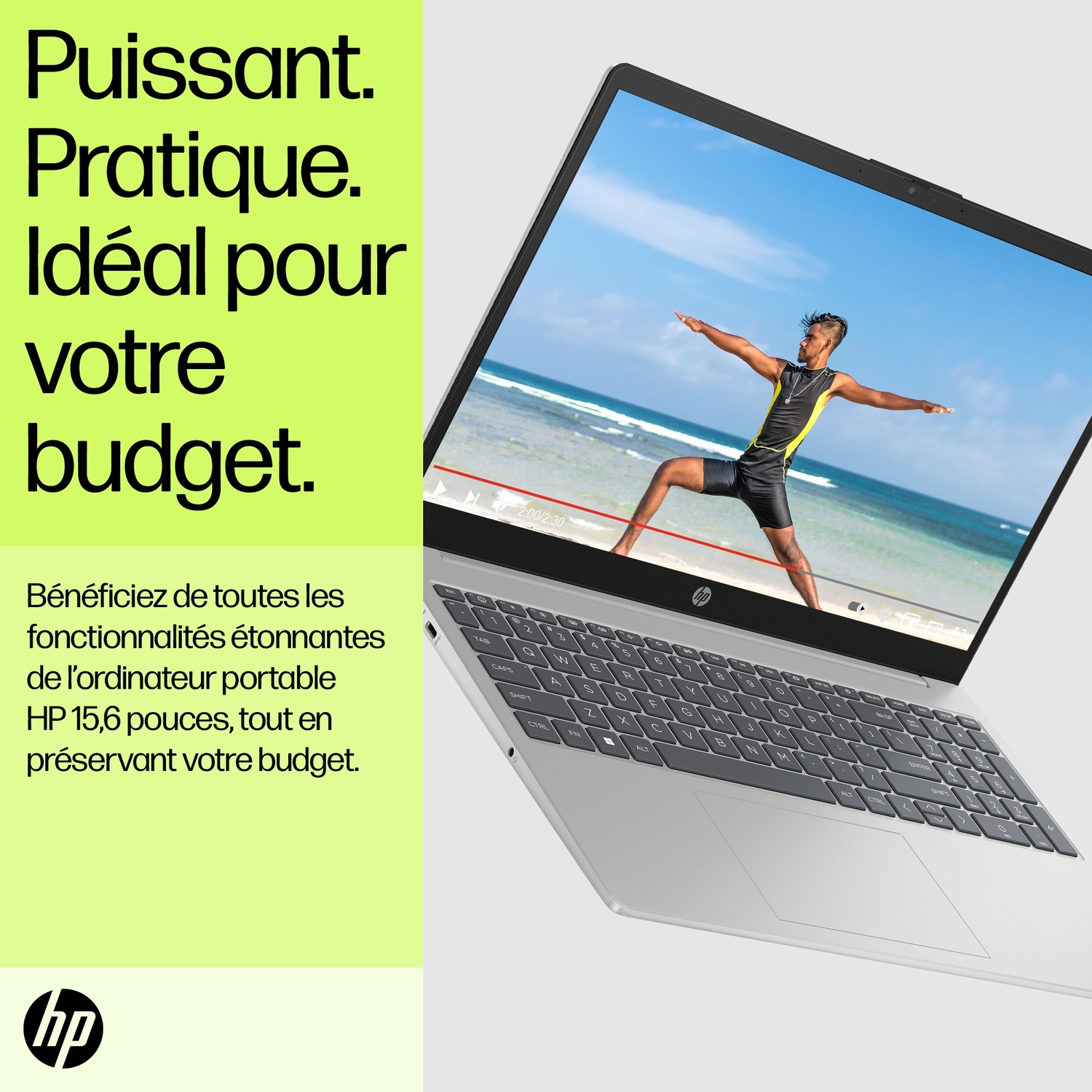Ordinateur avec vidéo d'homme faisant du yoga à la plage. Texte : 'Puissant. Pratique. Idéal pour votre budget.'