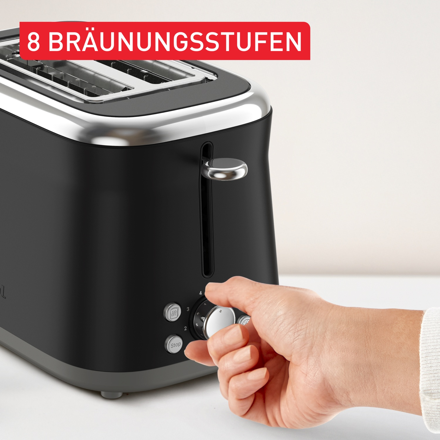 A black toaster with silver accents. A hand is adjusting the browning level. Text reads '8 Bräunungsstufen'.