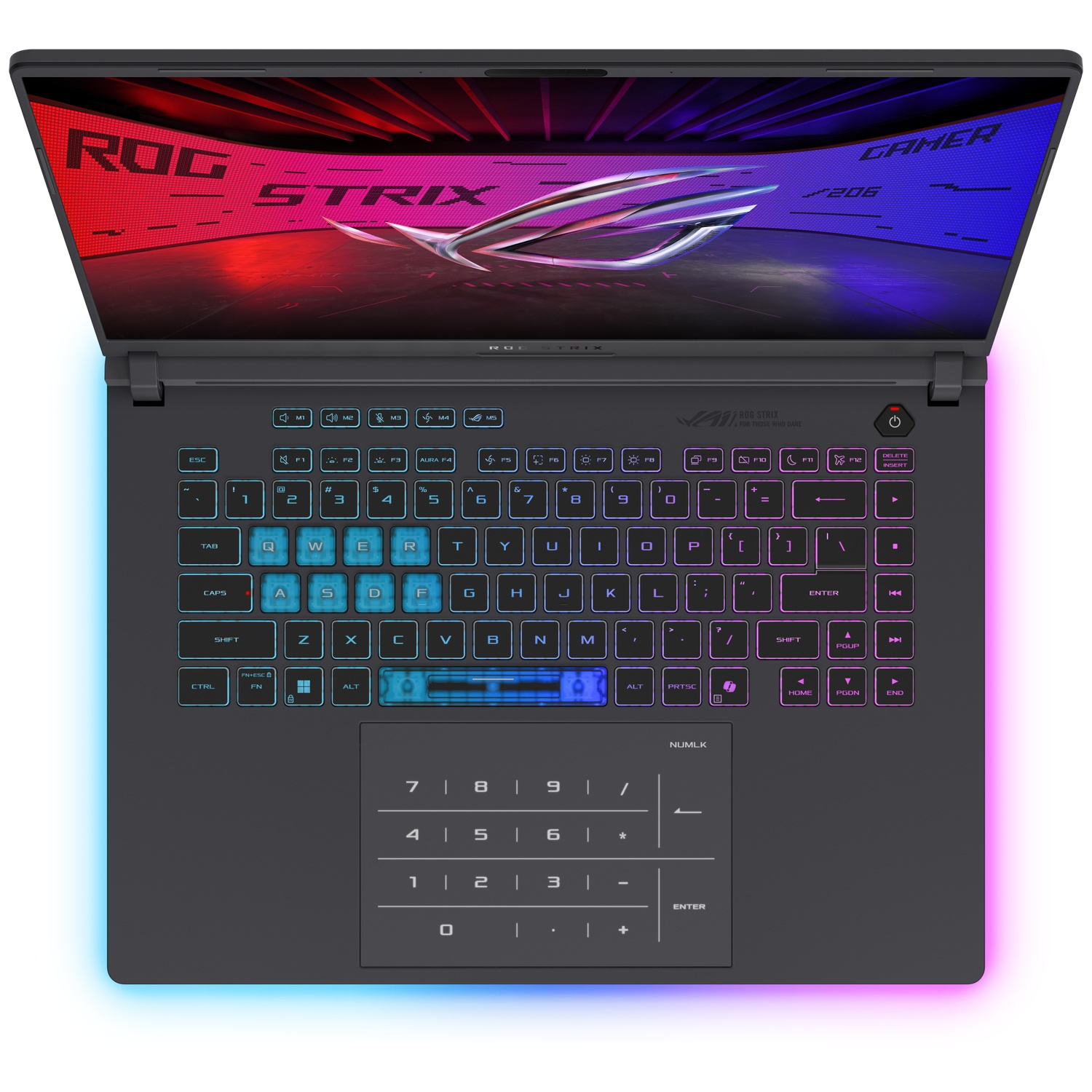 Open laptop met verlicht toetsenbord, ROG STRIX logo bovenaan en Gamer tekst. Toetsenbord is zichtbaar met diverse toetsen.