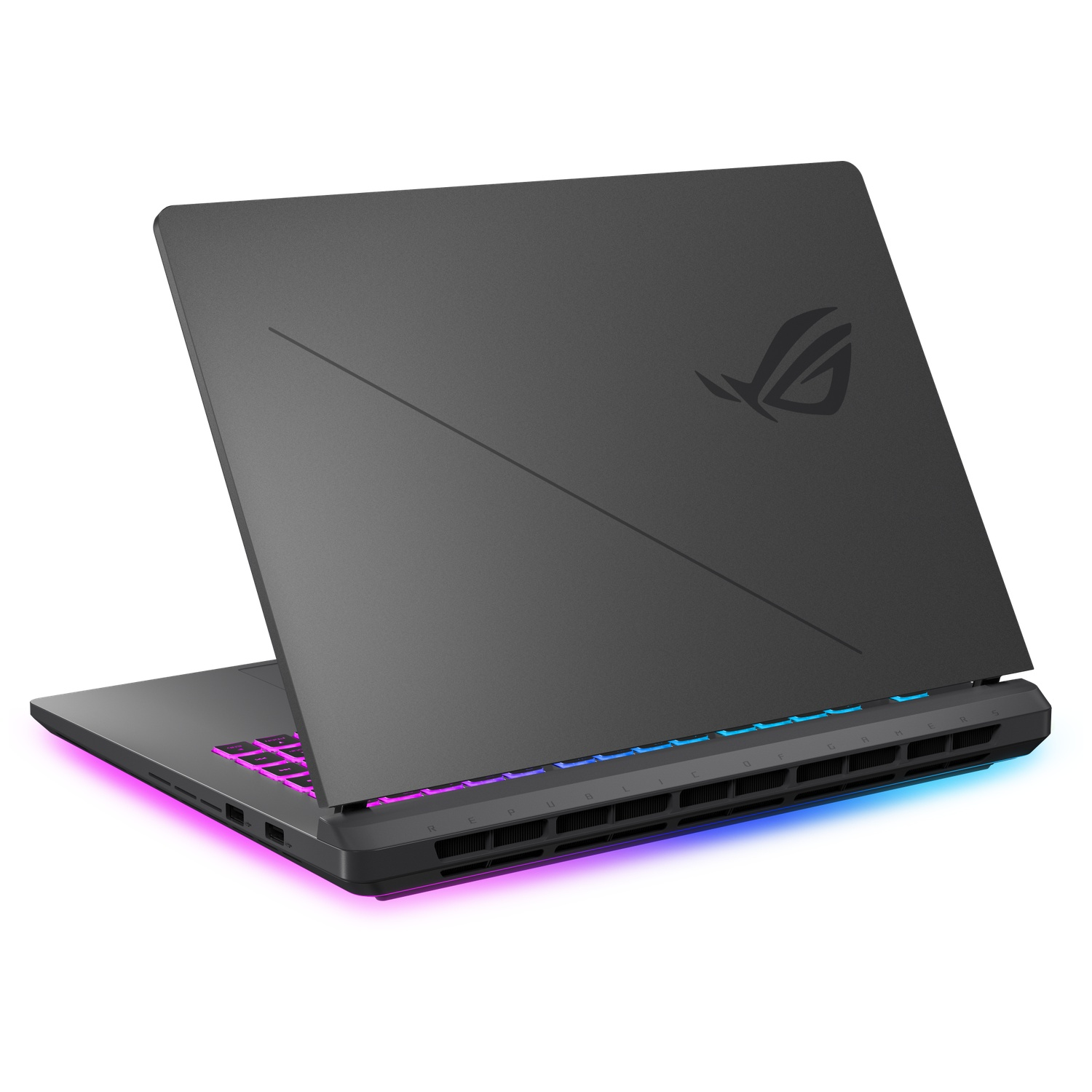 Een zwarte laptop is iets geopend en toont een kleurrijk toetsenbord en het ROG-logo. De laptop staat tegen een witte achtergrond.