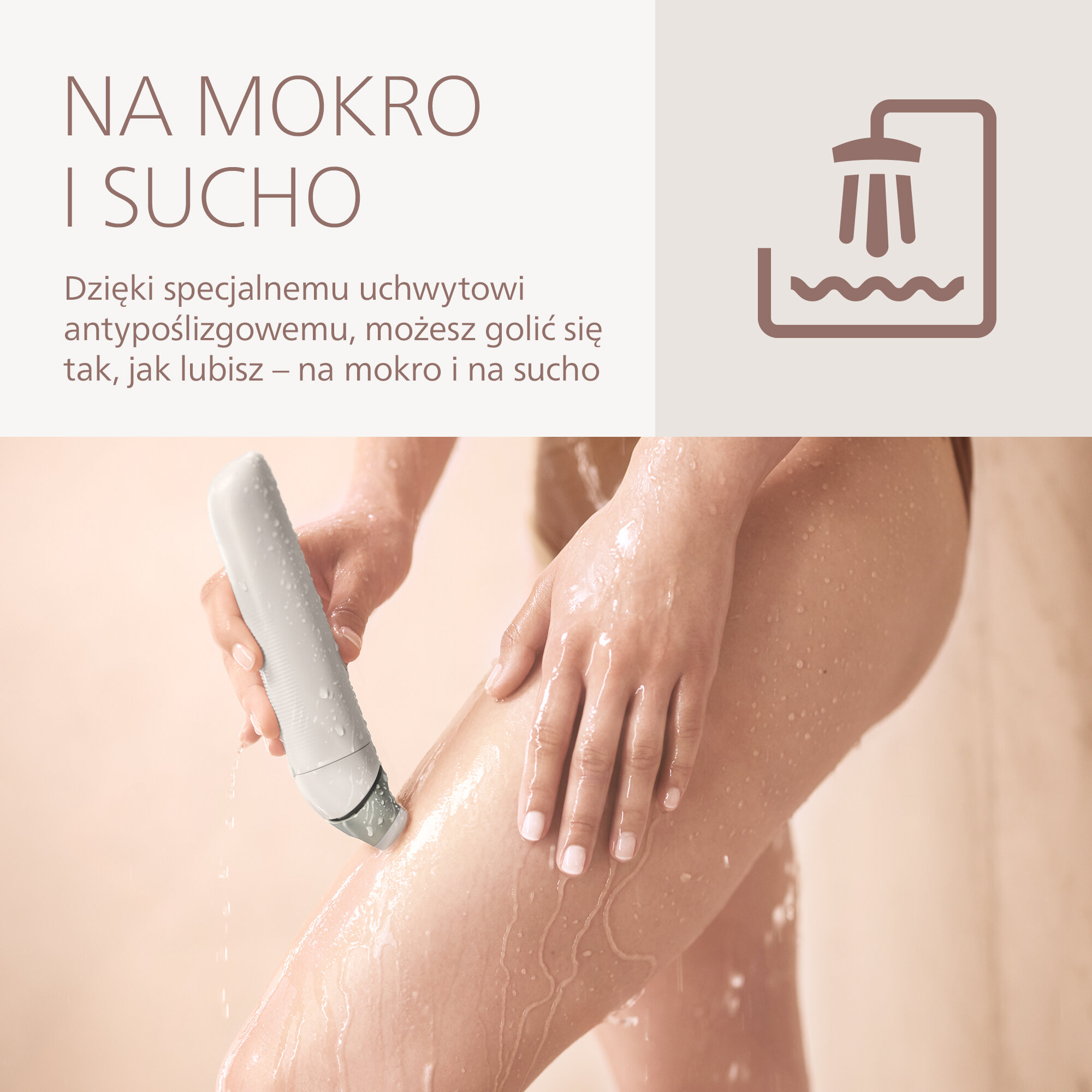 Osoba goli nogę golarką elektryczną. Widoczne są krople wody. Tekst mówi 'Na mokro i na sucho'.