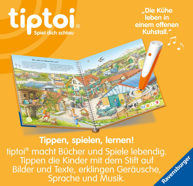 Offenes Buch mit Bauernhofszene, orangefarbener Stift, Text auf Deutsch. Kühe, Häuser, Traktoren und Kinder sind abgebildet.