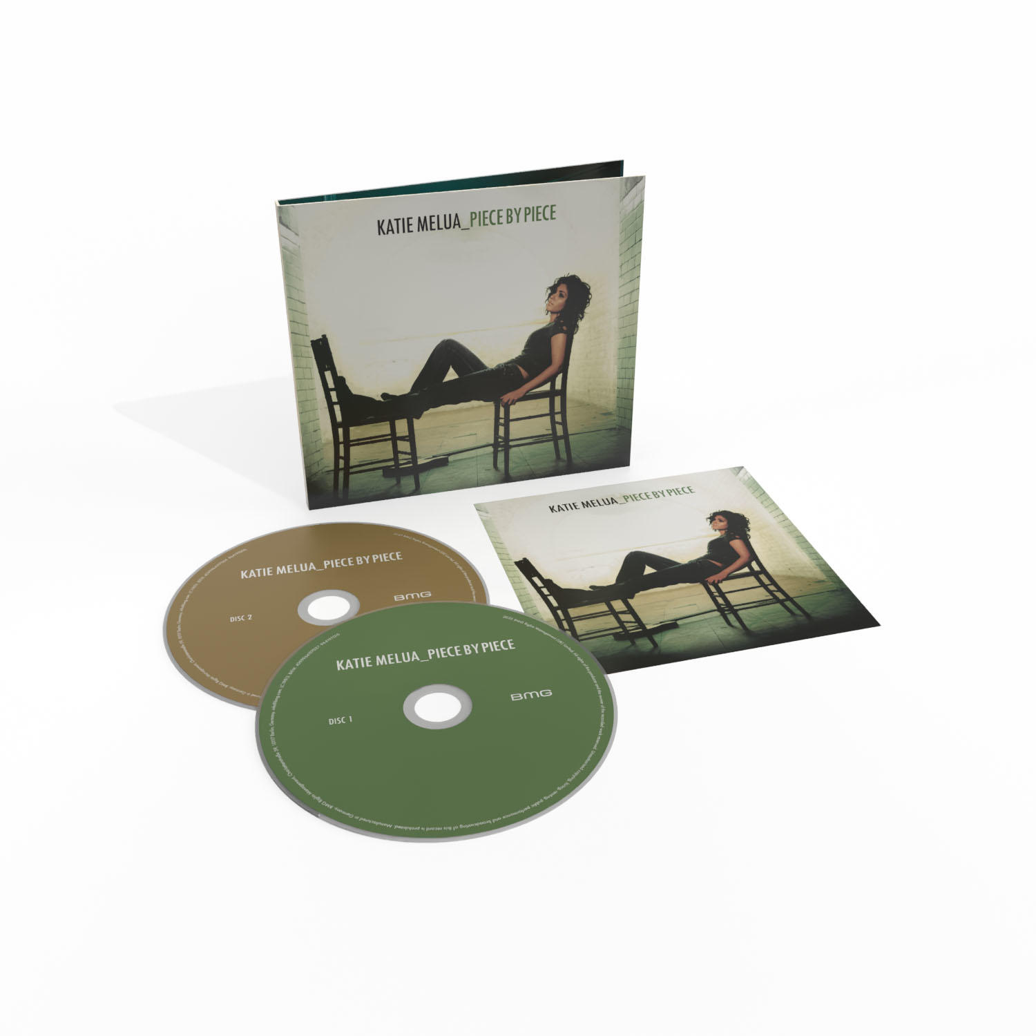Albumcover: Katie Melua auf Stühlen, CD-Discs, weißer Hintergrund. Albumname: Piece By Piece. Discs: Disc 1 und Disc 2.