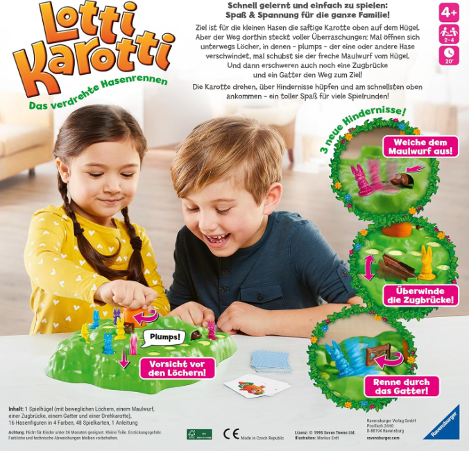 Zwei Kinder spielen ein Brettspiel, Lotti Karotti. Das Spiel hat einen grünen Hügel, Kaninchenfiguren und Karten.
