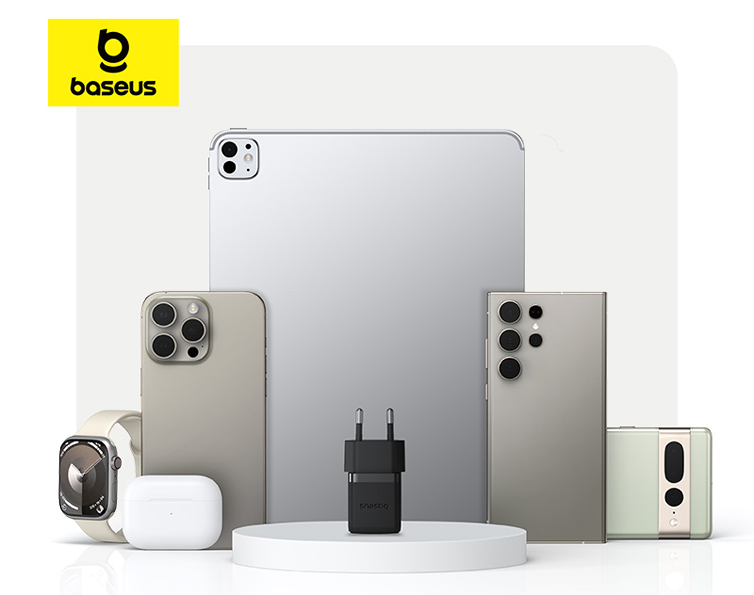Imagen de la marca Baseus con una tableta, teléfonos inteligentes, cargador, reloj y auriculares. Productos colocados en plataforma blanca sobre fondo blanco.